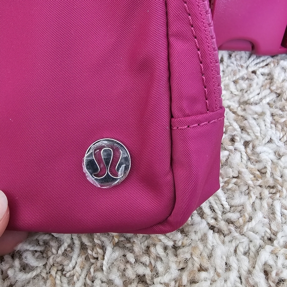 Lululemon everywhere belt bag - Picture 5 of 8